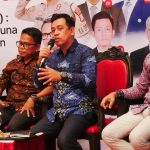 Foto: Hamka, S.TP., M.Sc., M.P. – Direktur Politeknik Pertanian Negeri Samarinda saat memberikan paparannya pada Seminar dan Focus Group Discussion (FGD) yang diselenggaran oleh Komunitas Muda Madura (KAMURA) bekerjasama dengan Politeknik Negeri Madura (Poltera) dengan tema Kawasan Ekonomi Khusus (KEK): Pemanfaatan Teknologi Tepat Guna dalam Budidaya dan Pengolahan Tembakau, Sabtu, (29/11).
